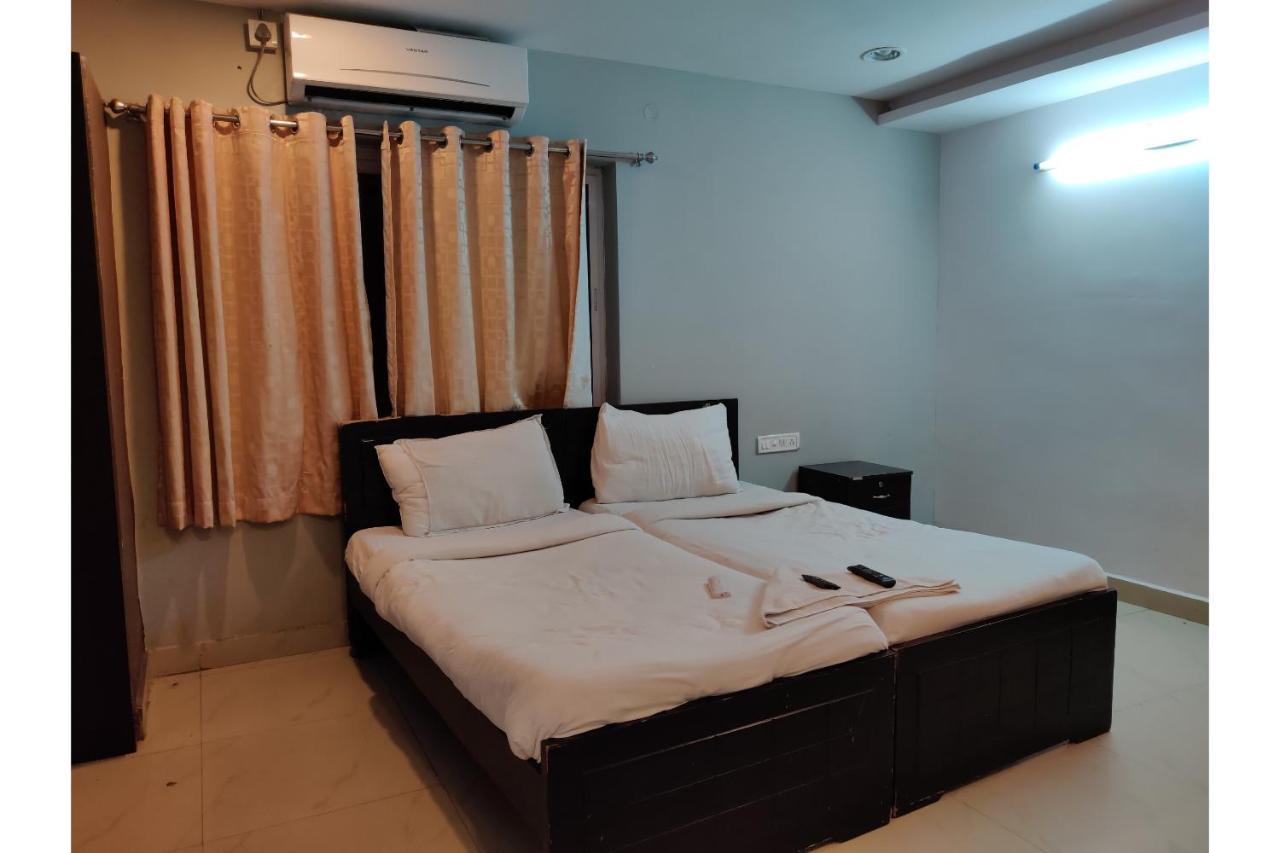 Super Capital O Jubilee Banjara Suites Near City Center Mall Hyderabad Exterior photo