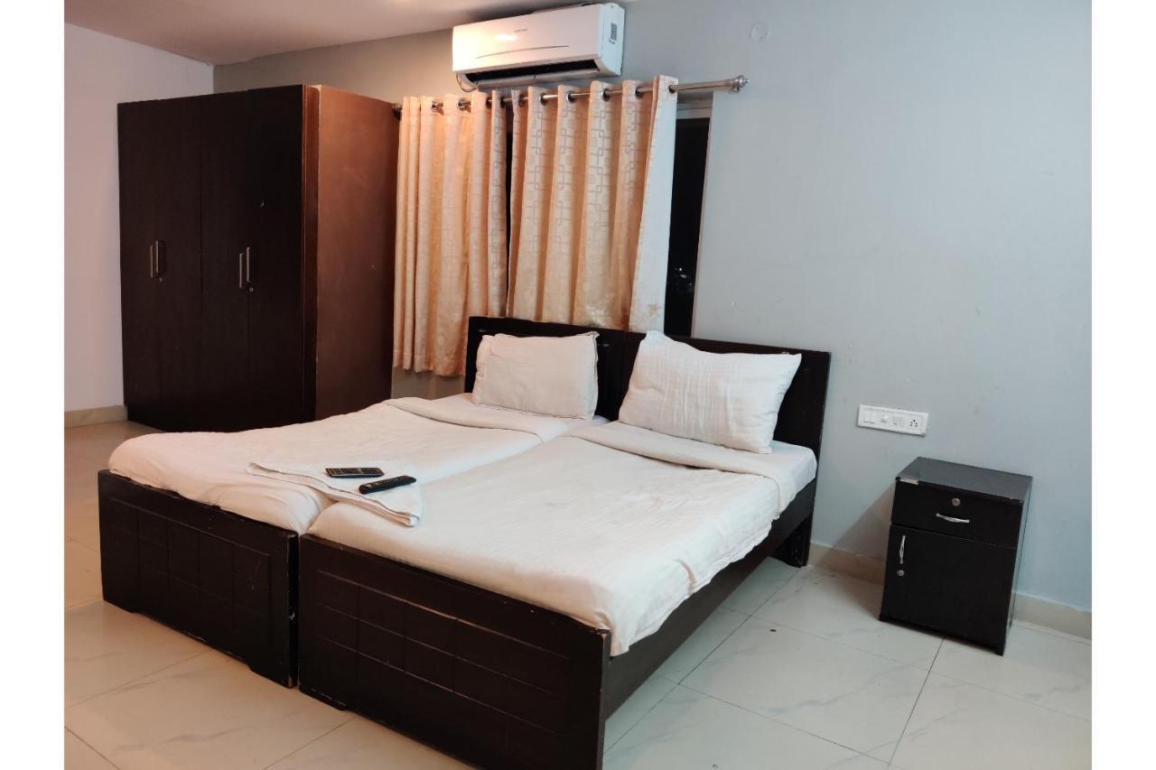 Super Capital O Jubilee Banjara Suites Near City Center Mall Hyderabad Exterior photo