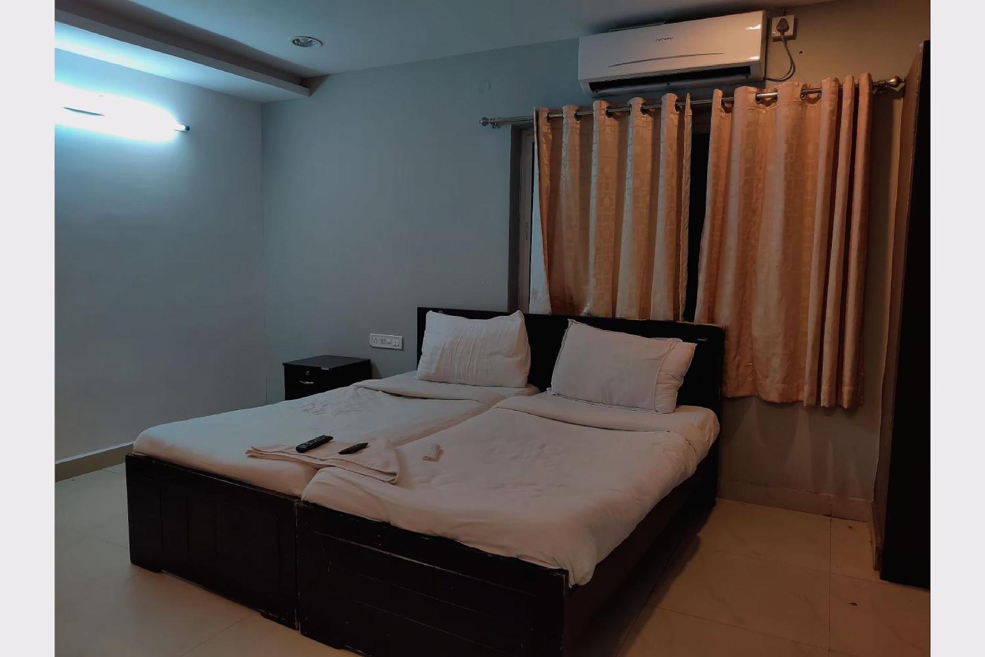 Super Capital O Jubilee Banjara Suites Near City Center Mall Hyderabad Exterior photo